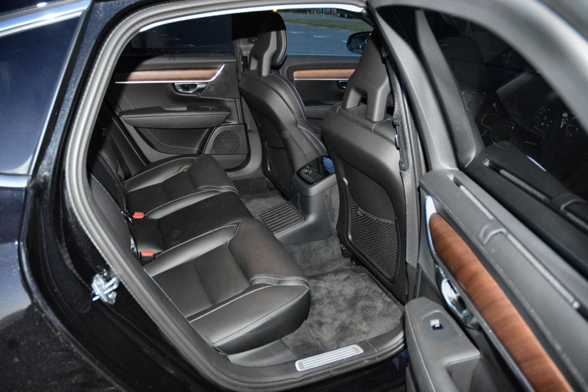 Luxury sedan service to Metropark Station
